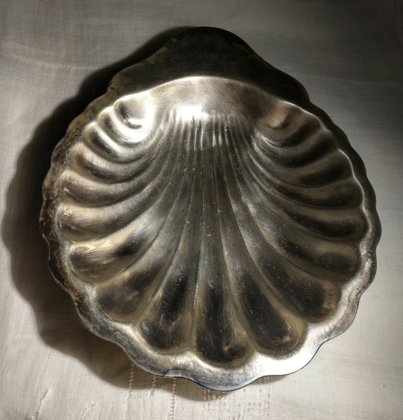 Vintage Oneida Silversmiths Clam Shell-shaped Candy / Nut Dish