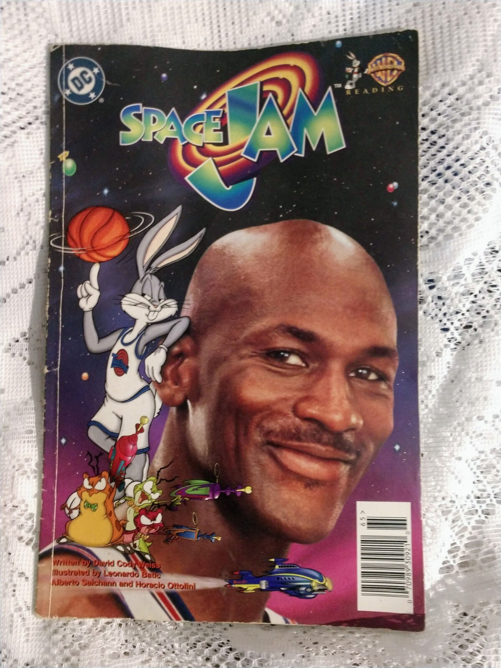 Space Jam DC Comics Michael Jordan Bugs Bunny Movie Book 1996