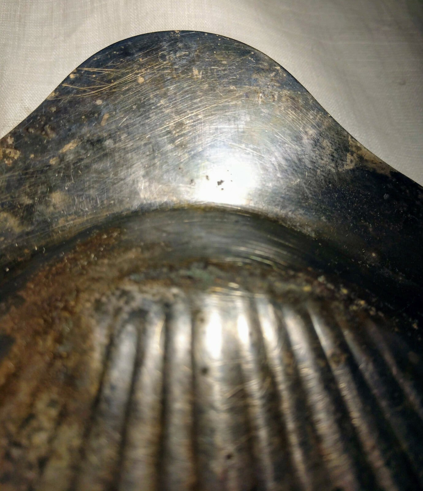 Vintage Oneida Silversmiths Clam Shell-shaped Candy / Nut Dish