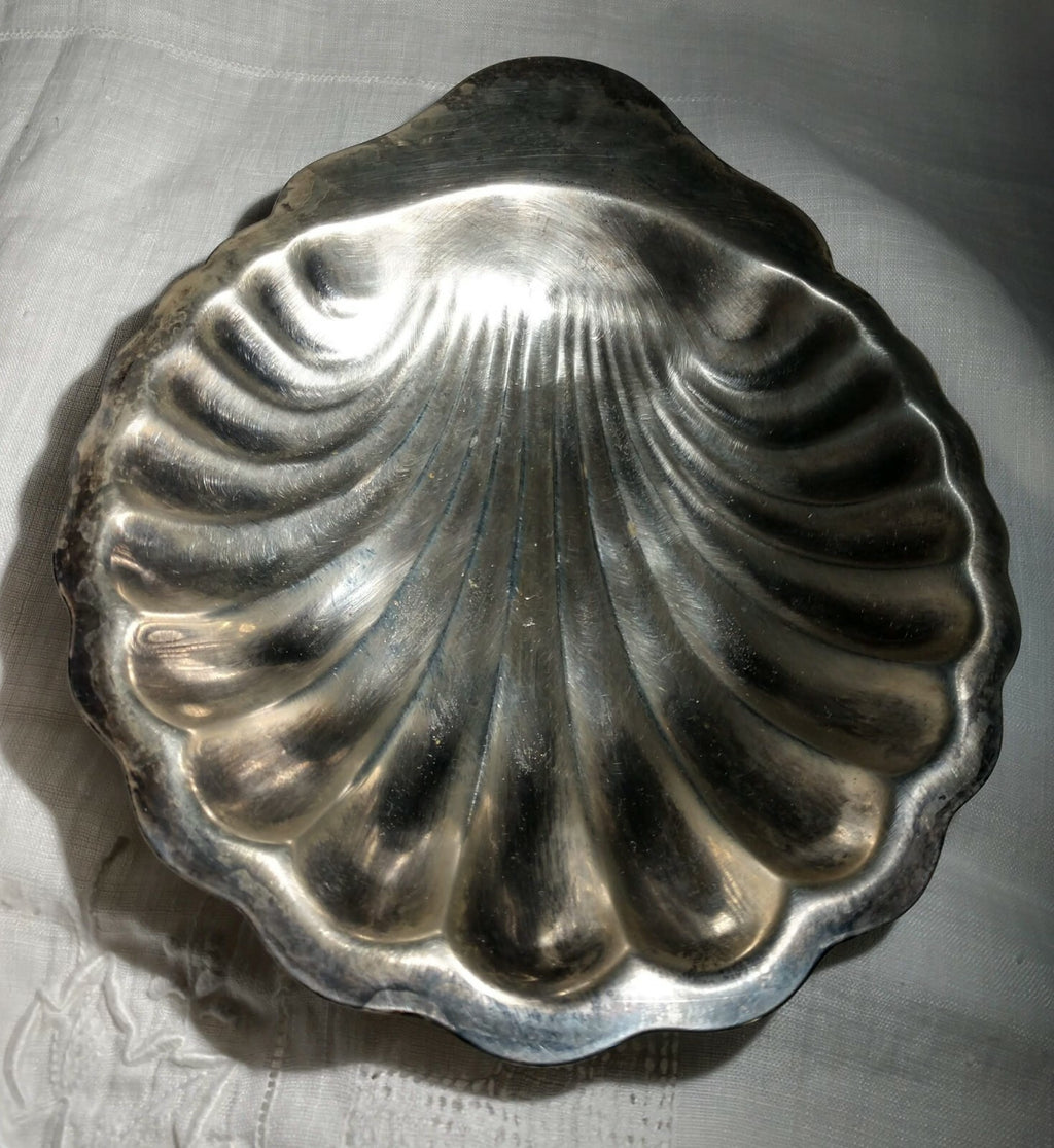 Vintage Oneida Silversmiths Clam Shell-shaped Candy / Nut Dish