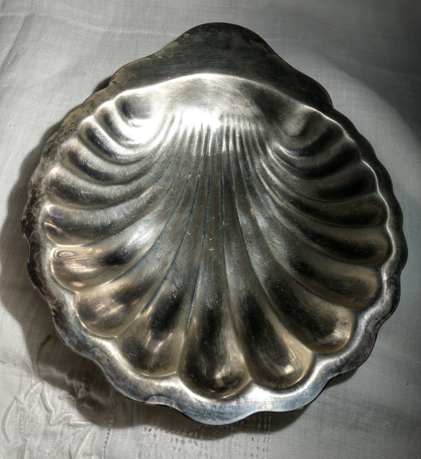 Vintage Oneida Silversmiths Clam Shell-shaped Candy / Nut Dish