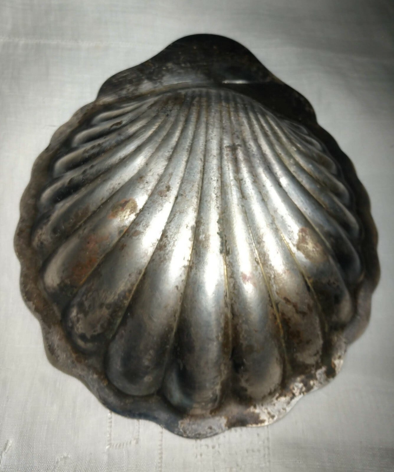 Vintage Oneida Silversmiths Clam Shell-shaped Candy / Nut Dish